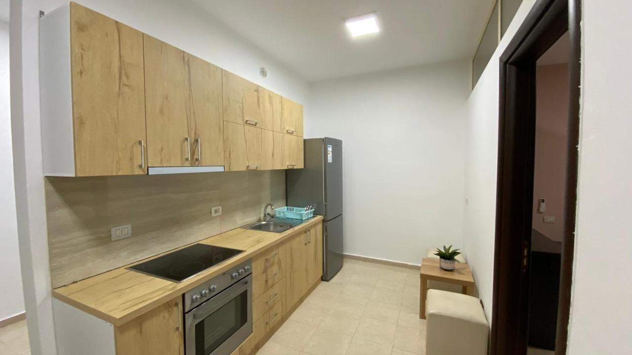 Anna'S Apartament Lushnjë Exteriör bild