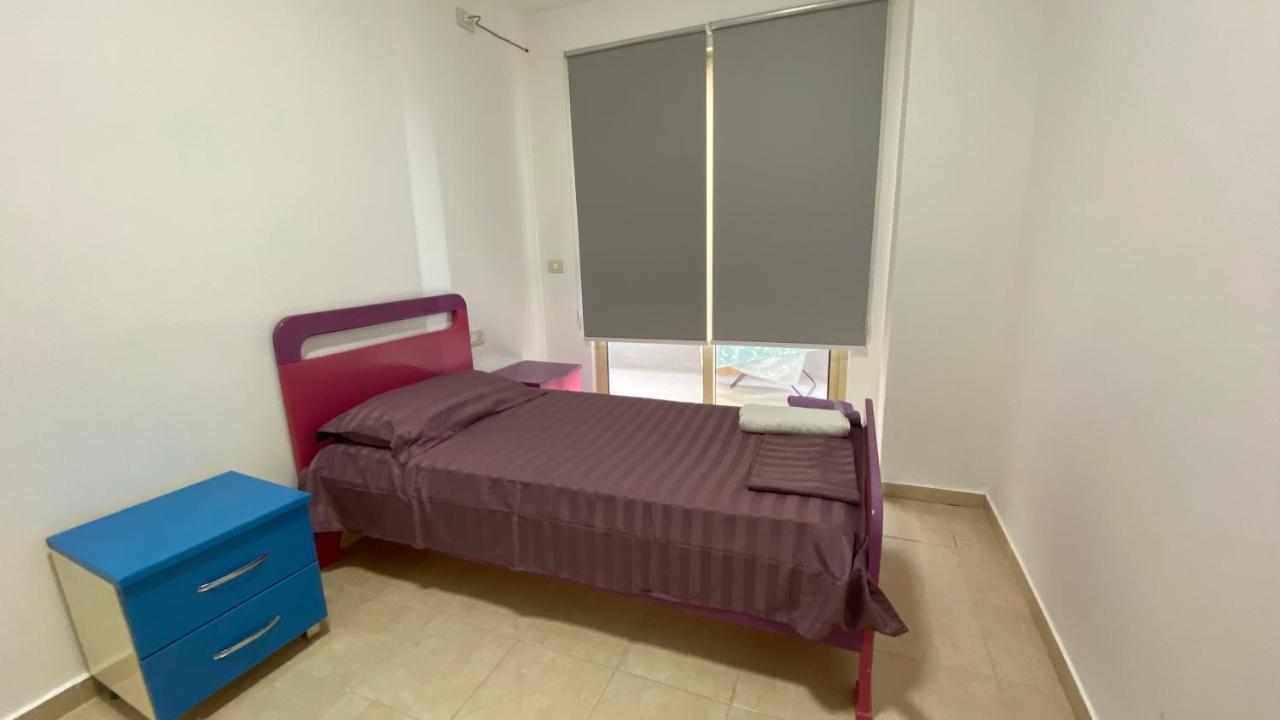Anna'S Apartament Lushnjë Exteriör bild