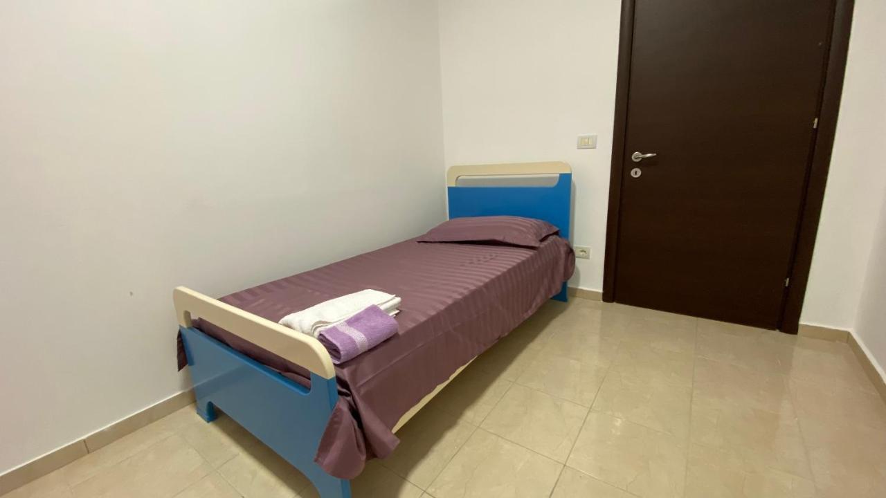 Anna'S Apartament Lushnjë Exteriör bild